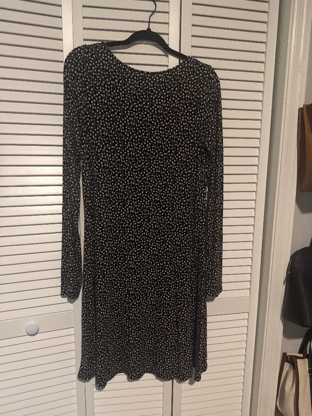 Old Navy Long-Sleeve Mini Swing Dress - Black Ditsy Floral -Medium (Tall)